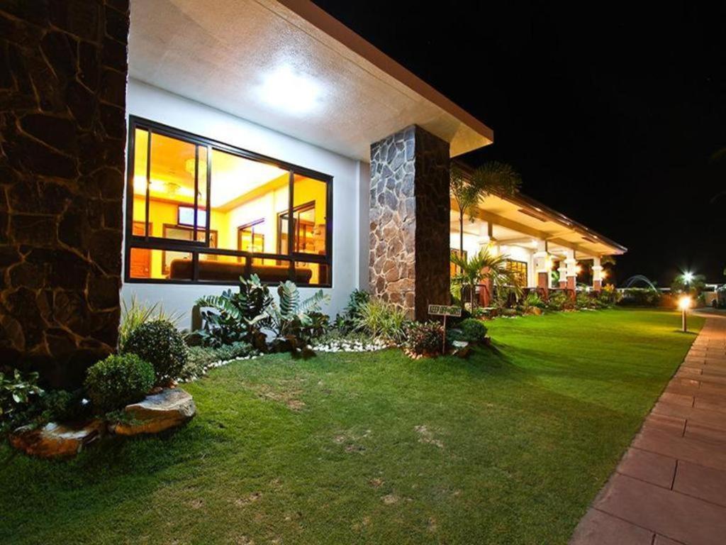 La Suena Brisa Beach Resort And Events Place Batangas Buitenkant foto